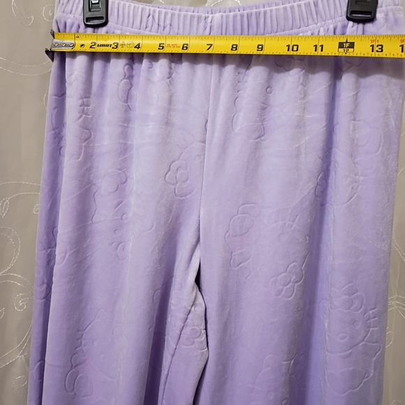 💜Hello Kitty Velvet Set 💜 - Picture 5 of 7